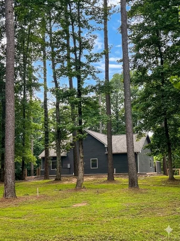 Photo of 915 Riverview Road