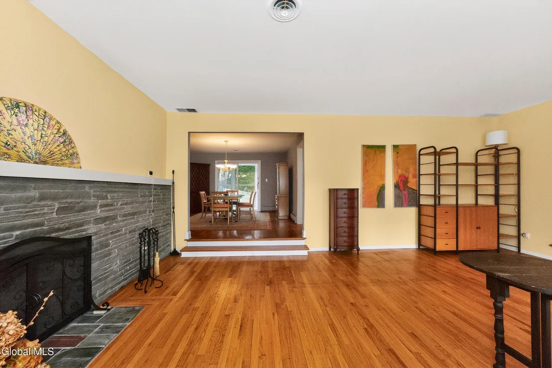 Photo of 7 N Maple Lane
