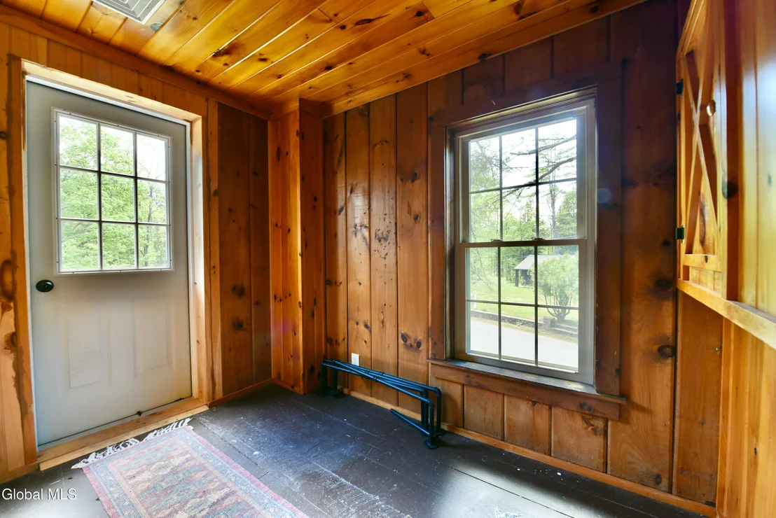 Photo of 746 Howe Road
