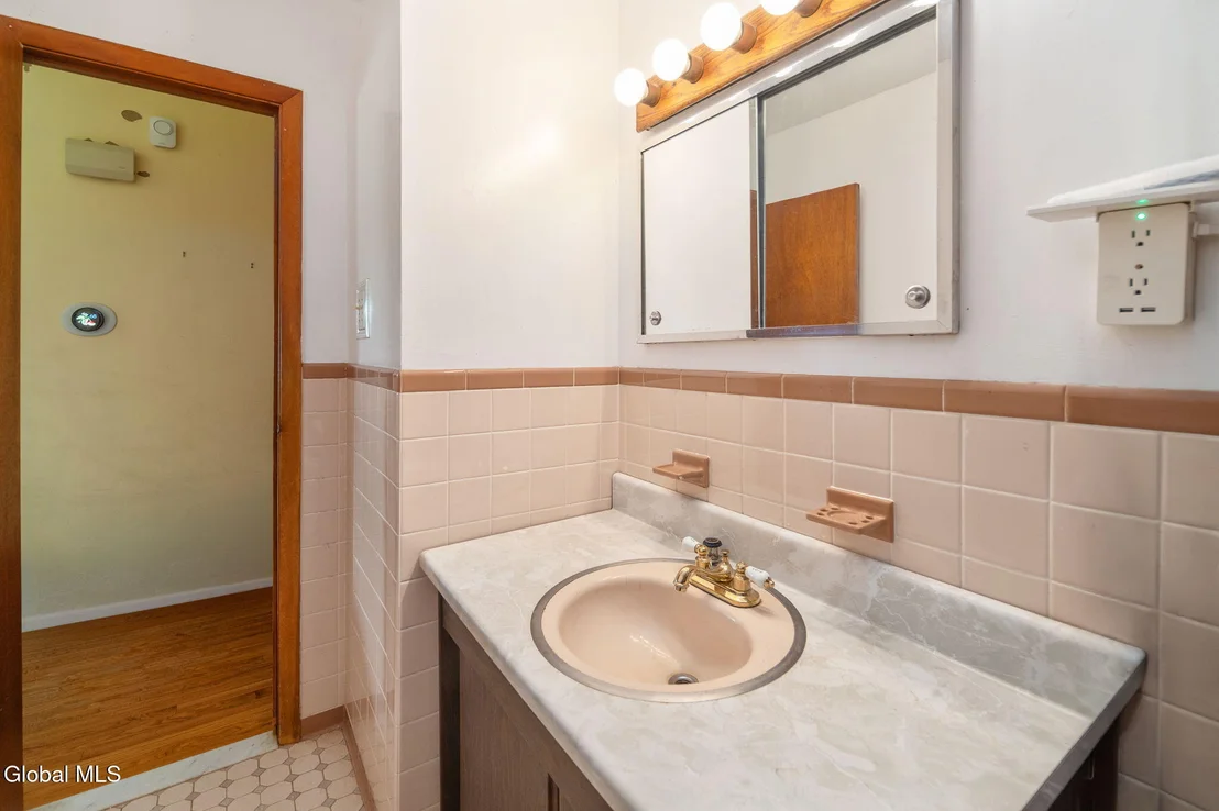 Photo of 1358 Maple Hill Road