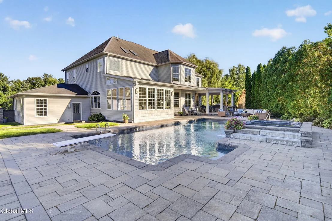 Photo of 245 Menlo Park Road
