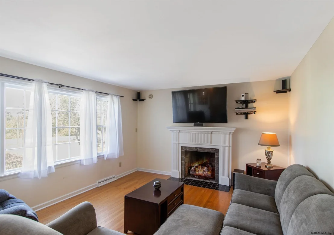 Photo of 2158 RIVER Road