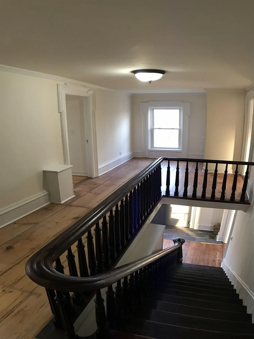 Photo of 1237 W RIVER Road