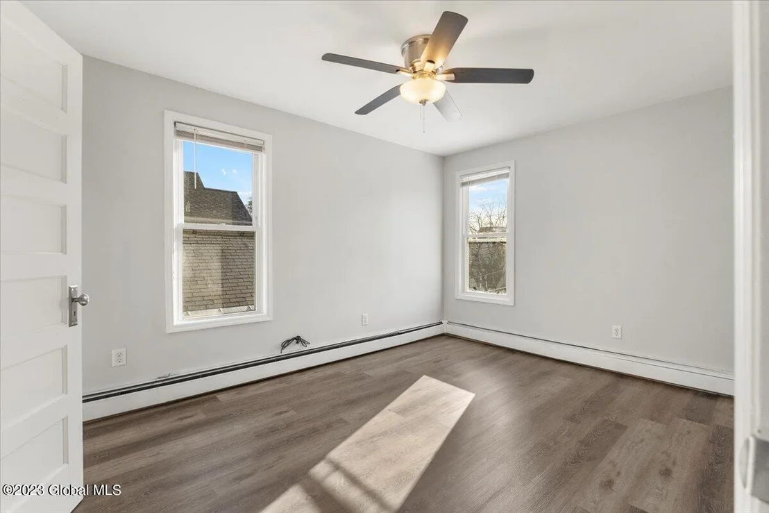 Photo of 160 6th Street