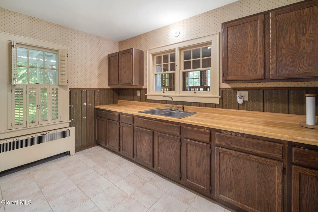 Photo of 122 Clinton Circle