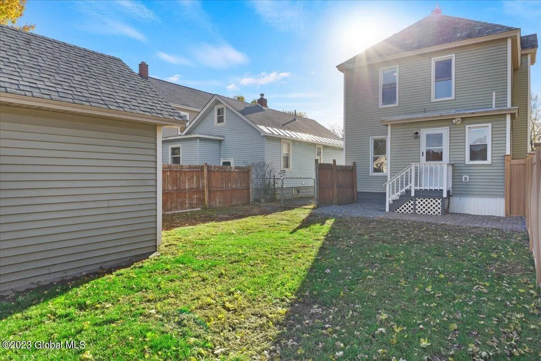 Photo of 160 6th Street