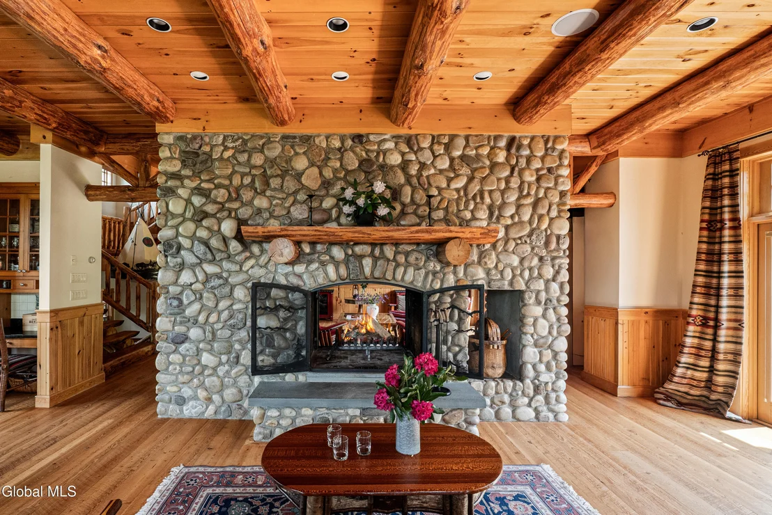 Photo of 6 White Way