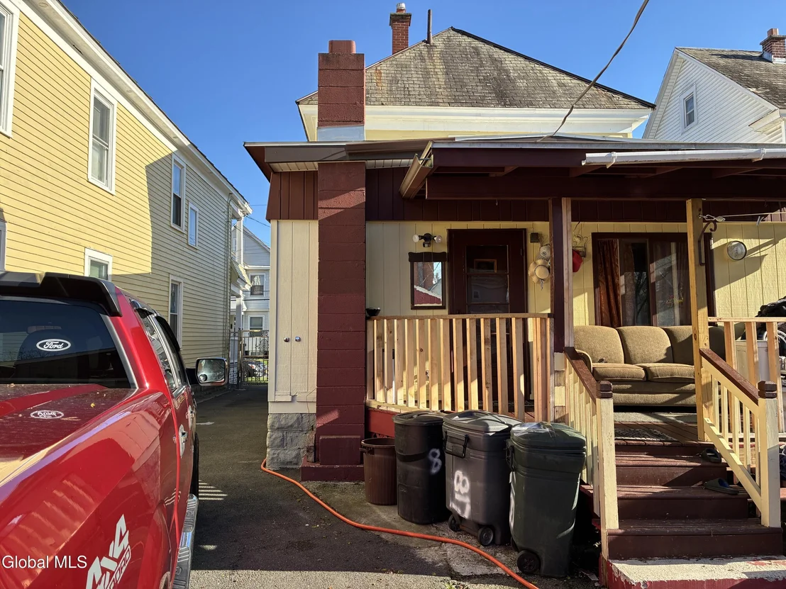 Photo of 817 Holland Road