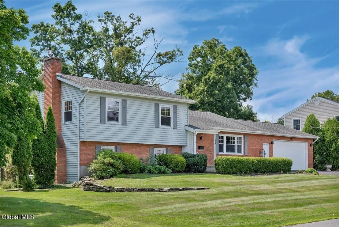 Photo of 109 Oakwood Drive