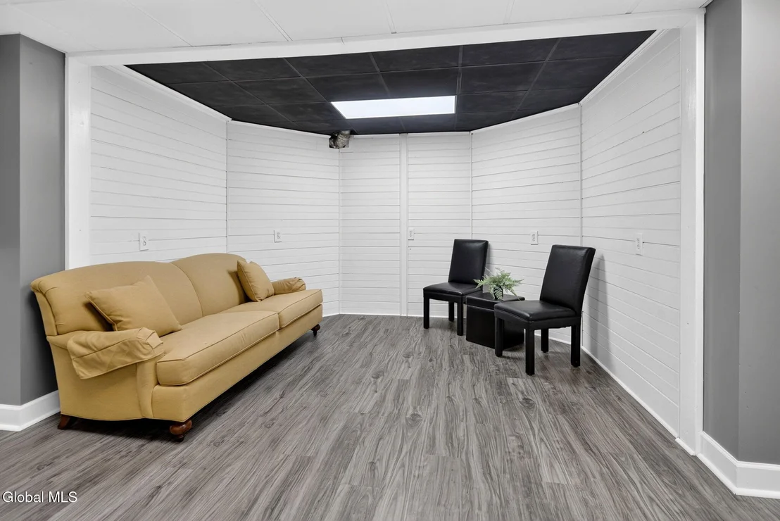 Photo of 245 Menlo Park Road