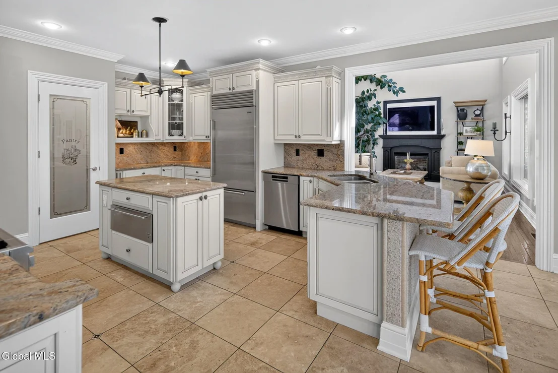 Photo of 245 Menlo Park Road