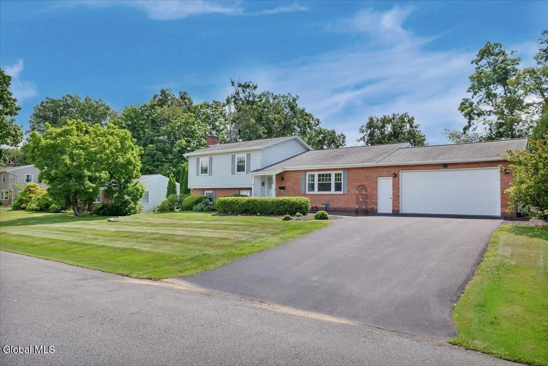 Photo of 109 Oakwood Drive