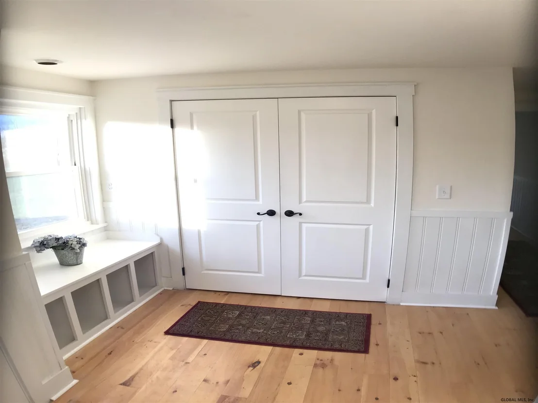 Photo of 1237 W RIVER Road