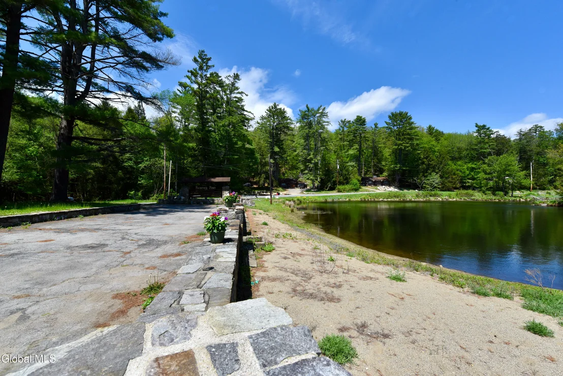 Photo of 746 Howe Road