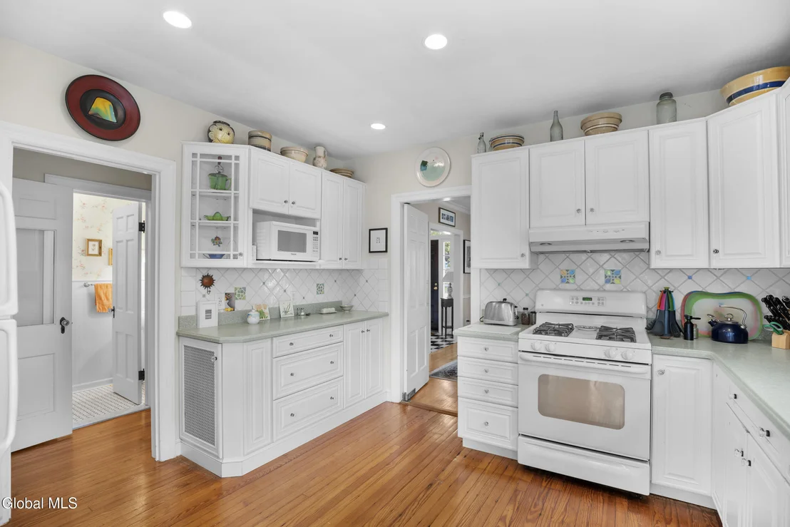 Photo of 723 Sanders Avenue