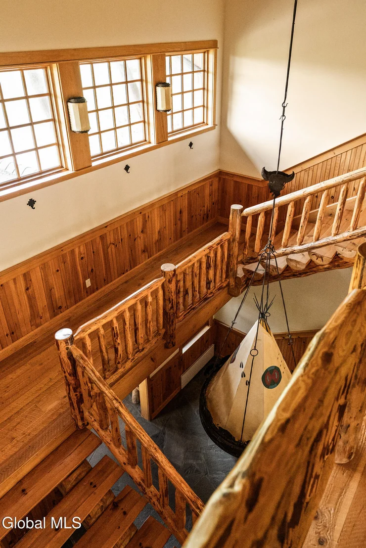 Photo of 6 White Way