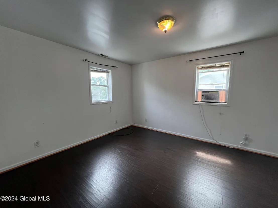 Photo of 313 Chiswell Road