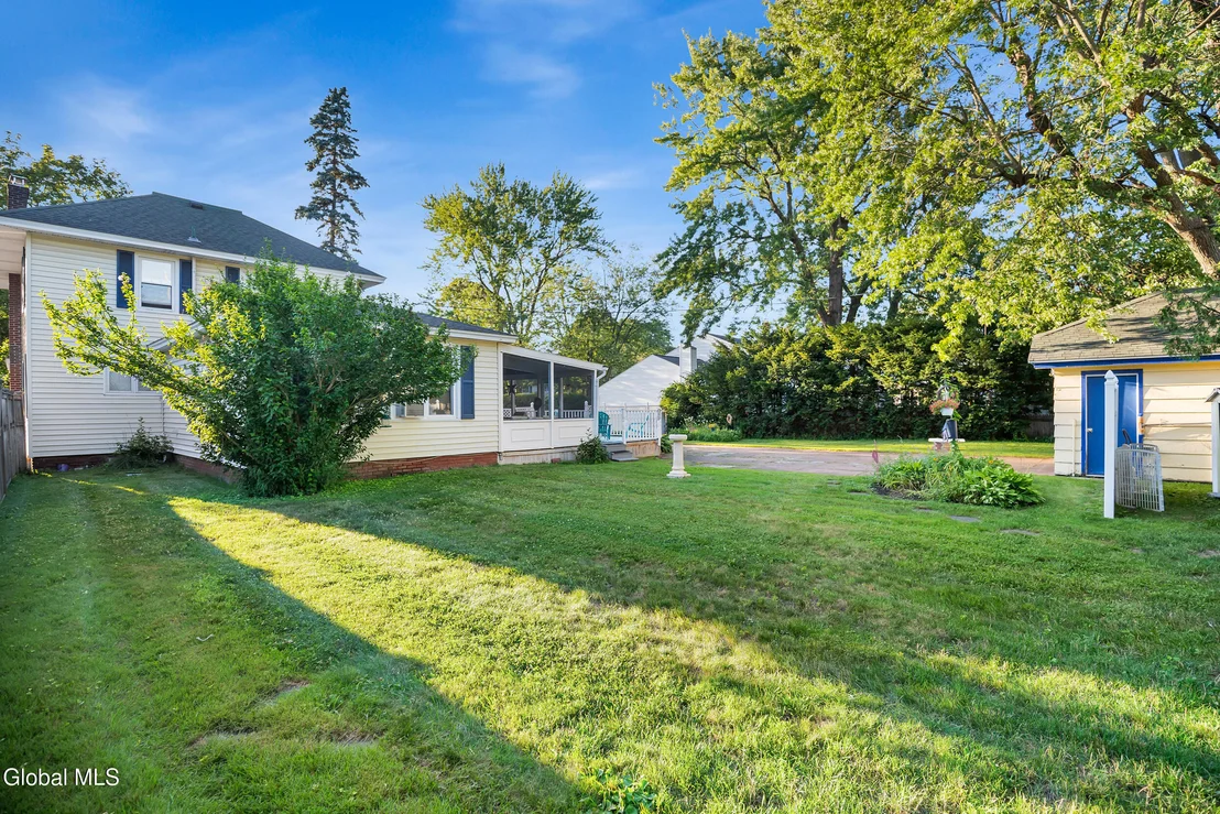 Photo of 820 Central Parkway