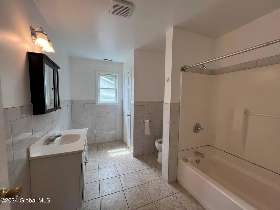 Photo of 313 Chiswell Road