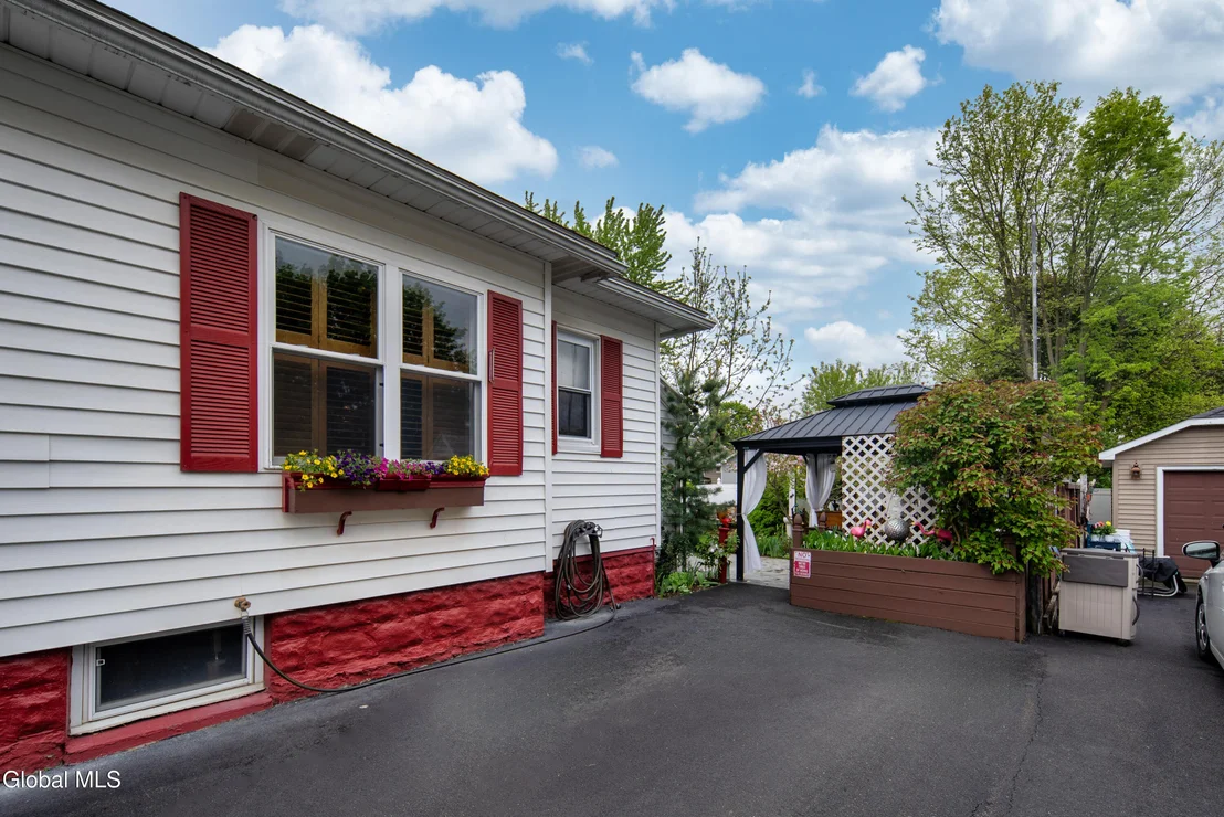 Photo of 321 Glen Avenue