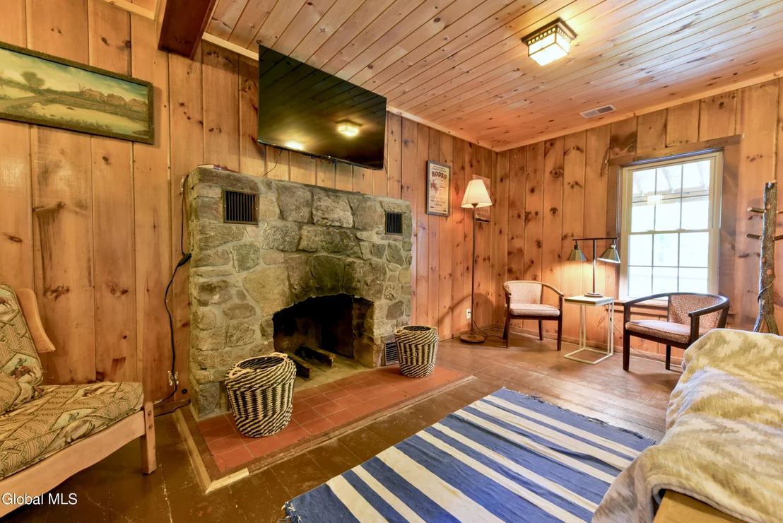 Photo of 746 Howe Road