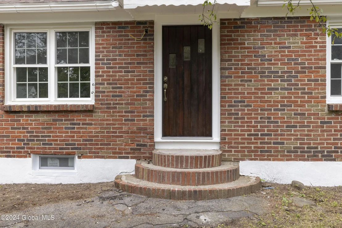 Photo of 1025 Peter Road