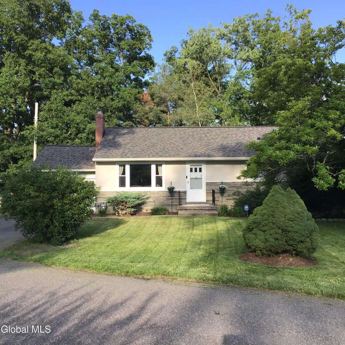 Photo of 40 Glendale Road
