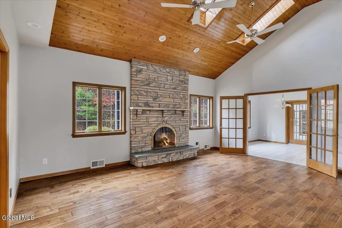 Photo of 1306 Putnam Road