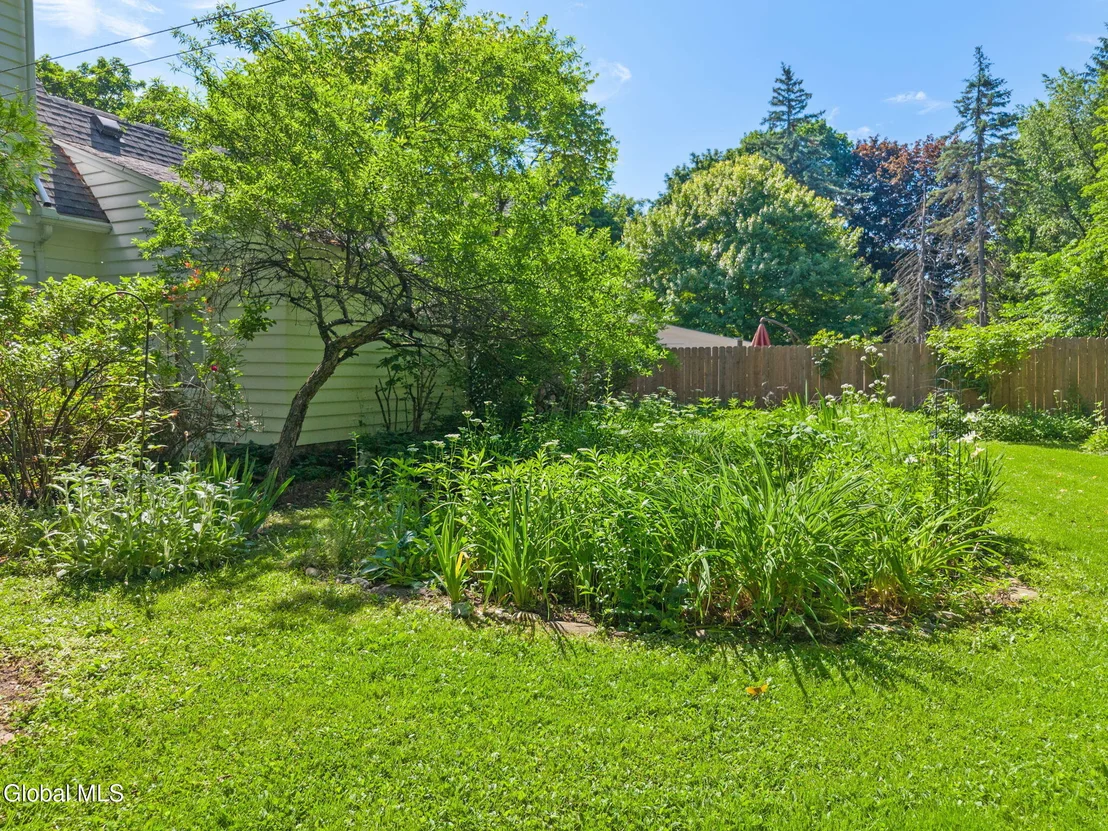 Photo of 122 Clinton Circle