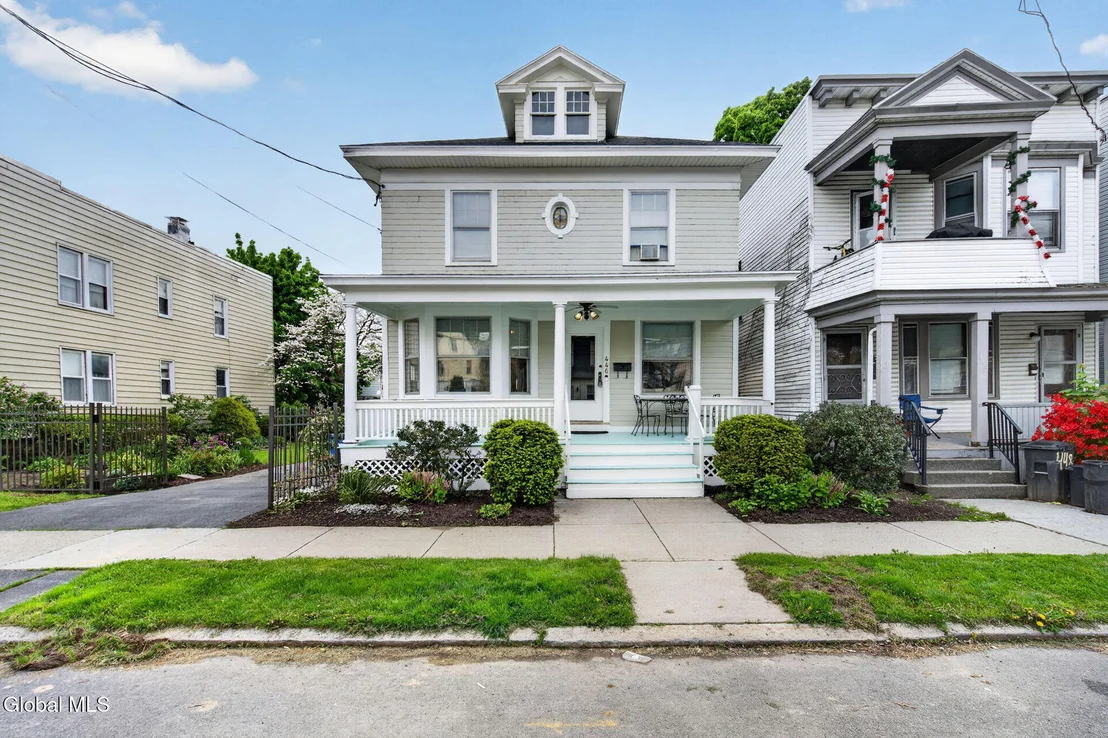 Photo of 446 Yates Street