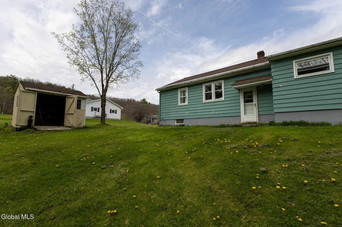 Photo of 8 7th Avenue