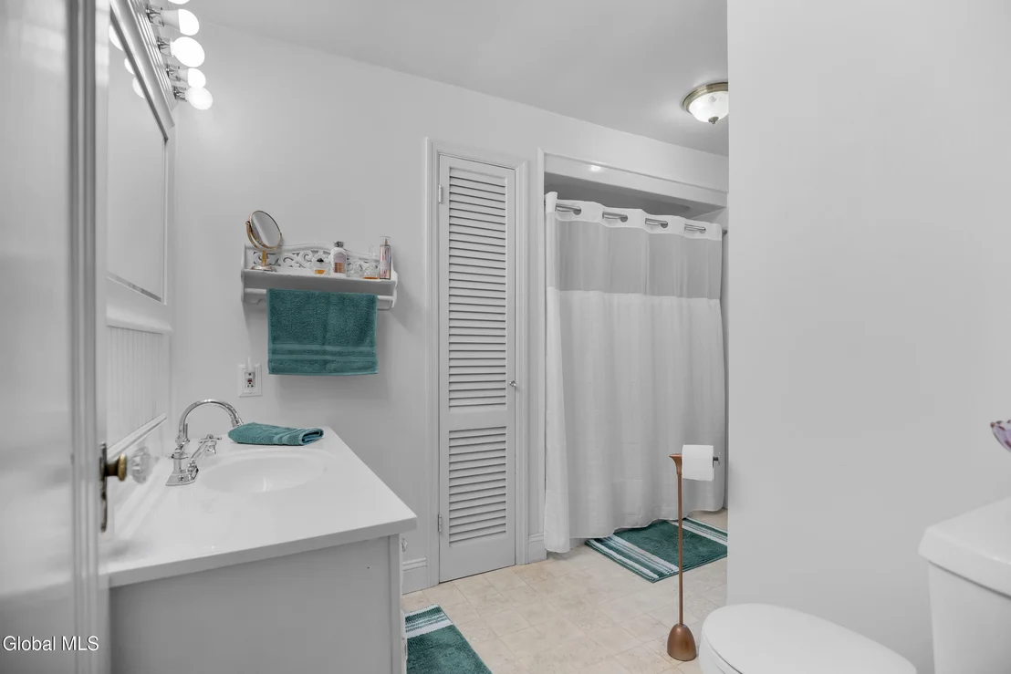 Photo of 820 Central Parkway