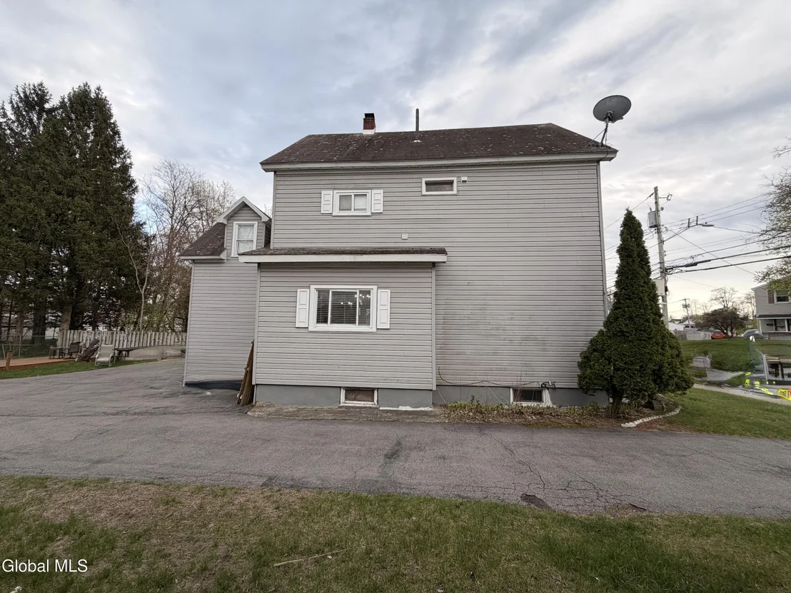 Photo of 1025 Hegeman Street