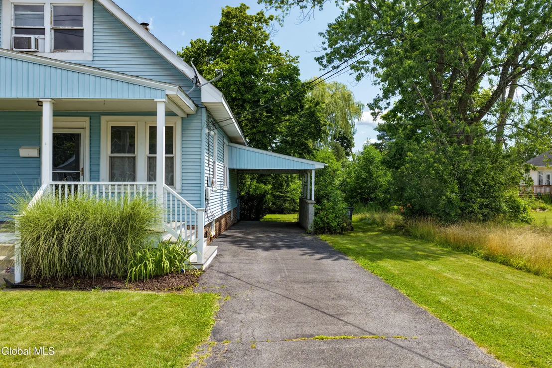 Photo of 2 McConnell Avenue