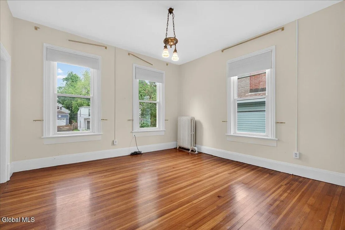 Photo of 121 Maple Avenue
