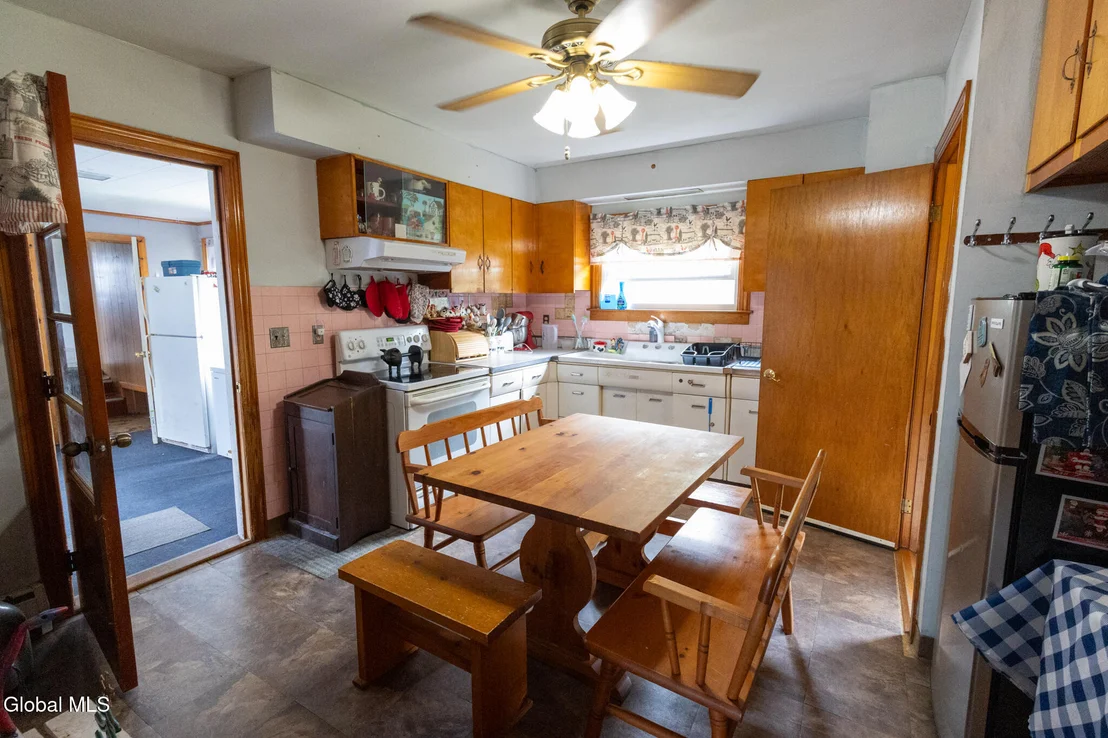 Photo of 8 7th Avenue