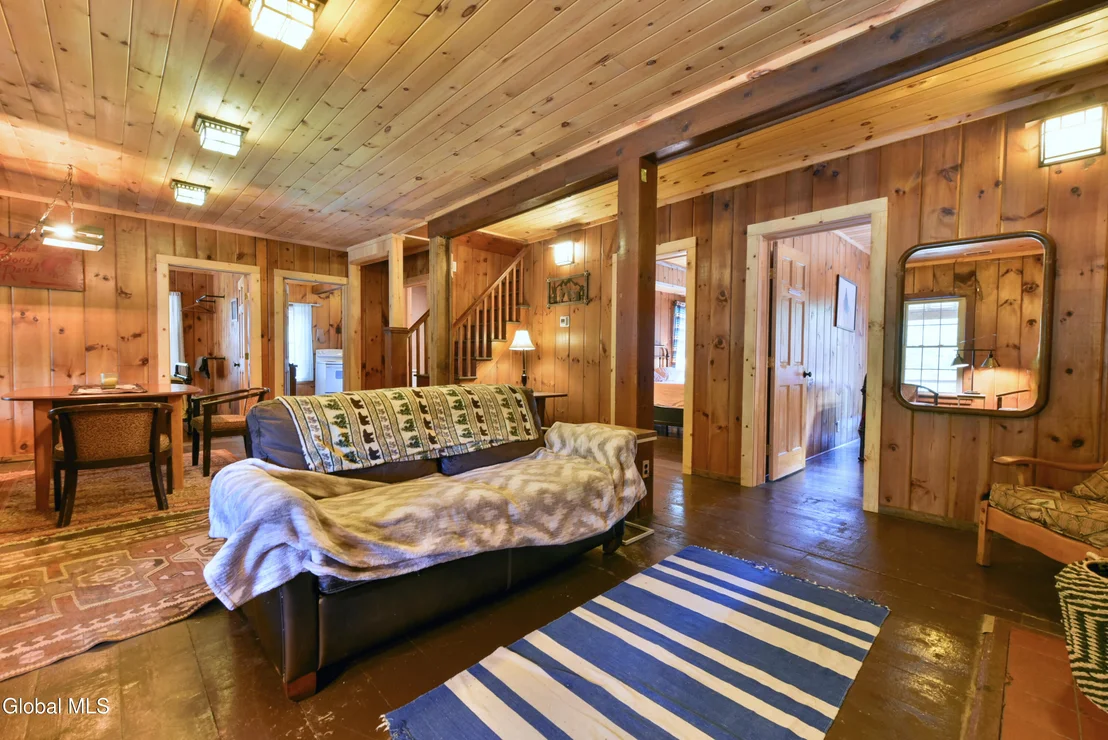 Photo of 746 Howe Road