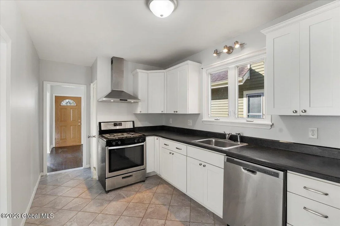 Photo of 160 6th Street