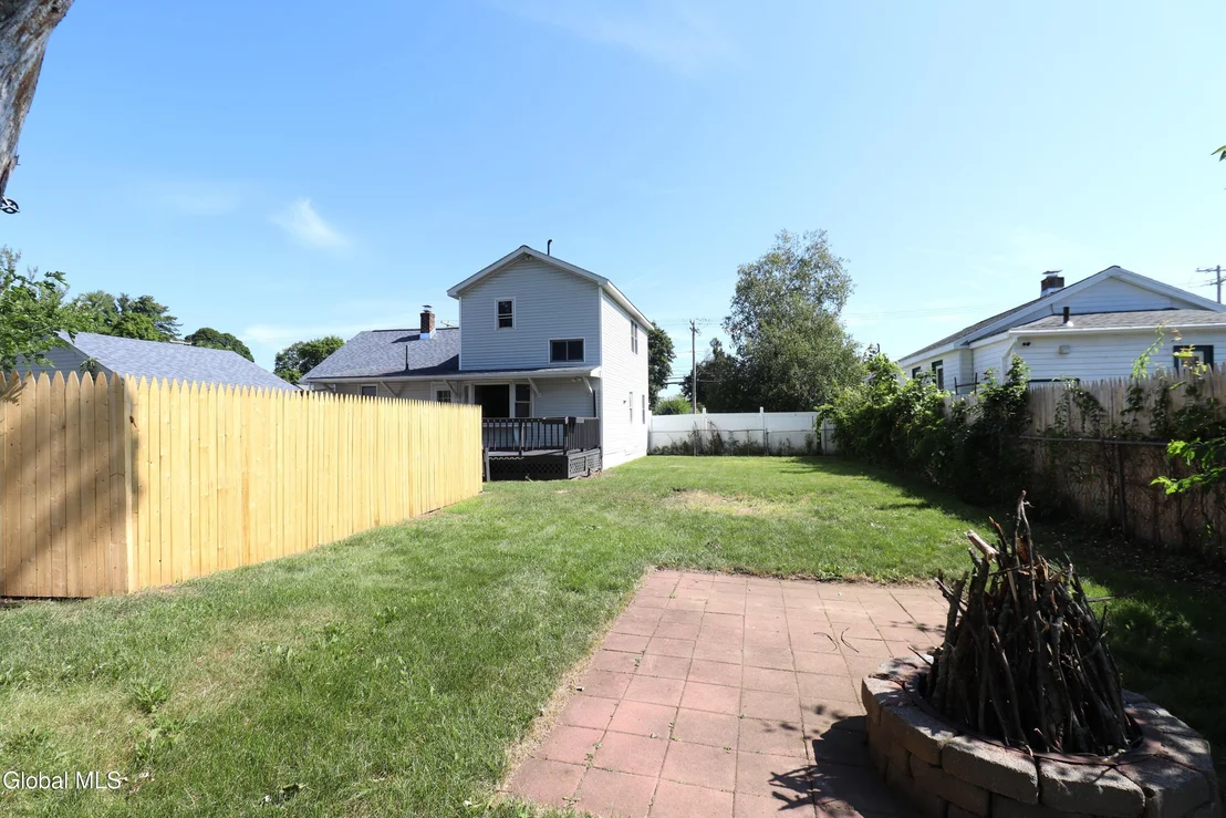 Photo of 319 Melrose Street