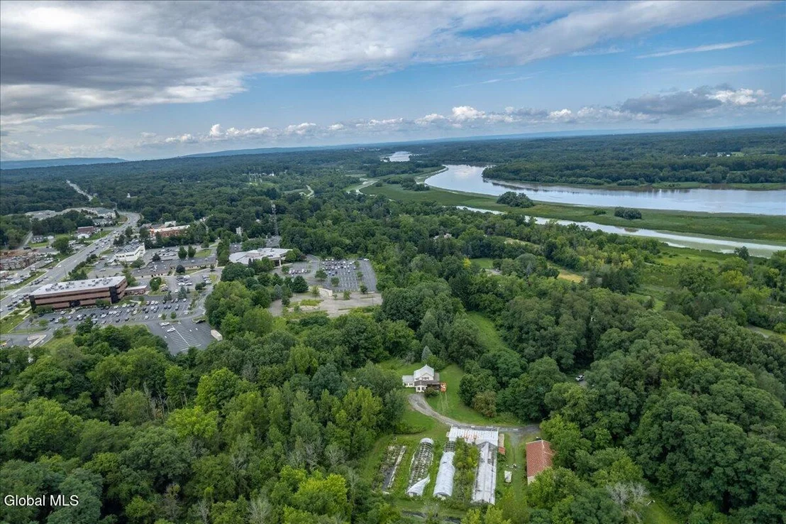Photo of 4070 River Road