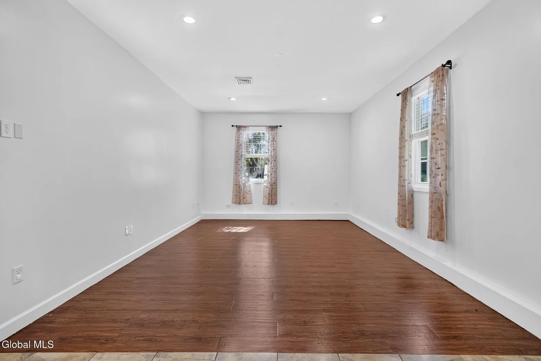 Photo of 5 Normandy Square