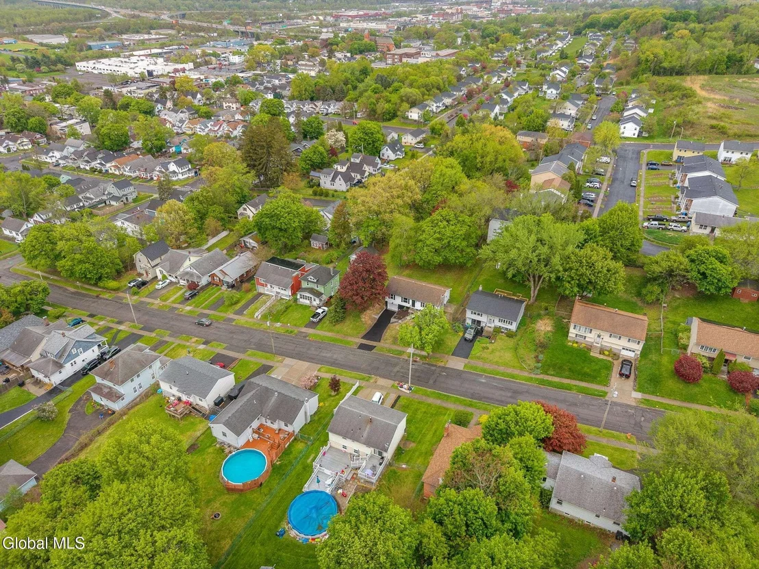 Photo of 34 Wolfert Avenue