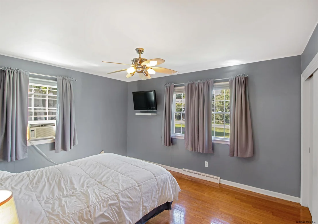 Photo of 2158 RIVER Road