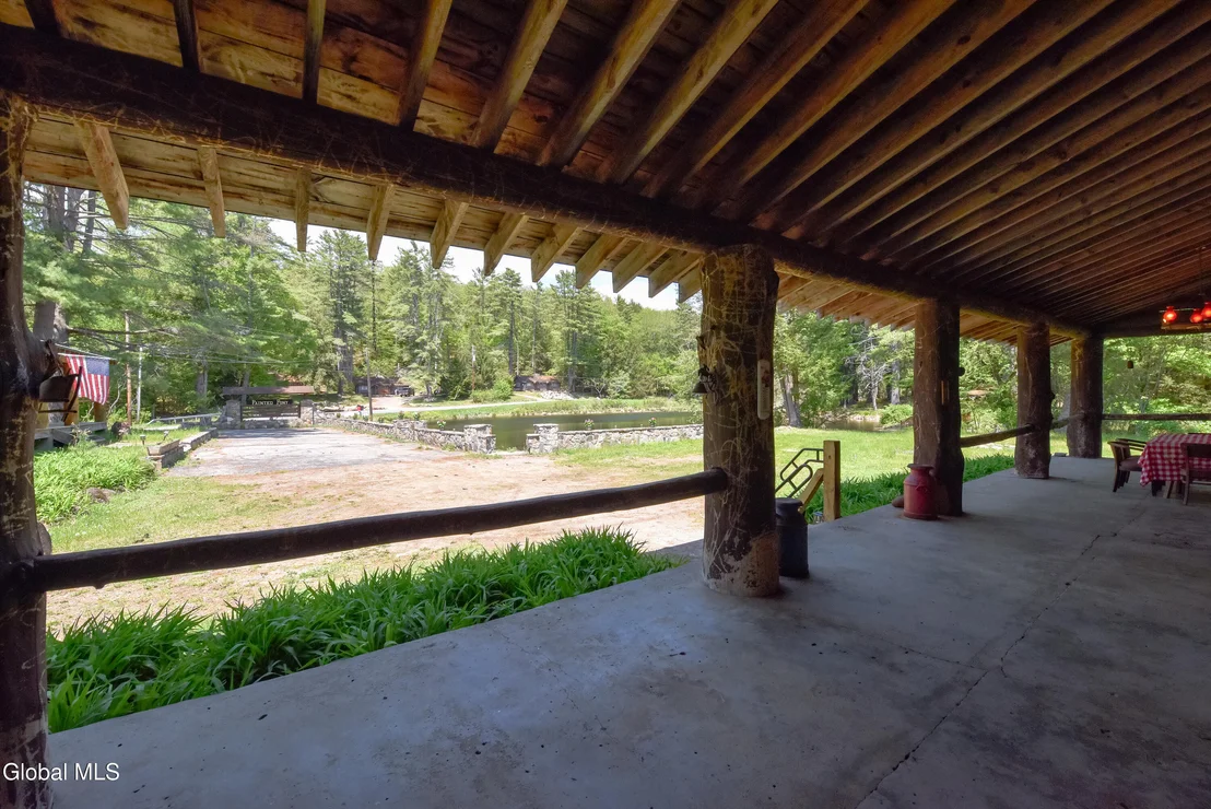 Photo of 746 Howe Road