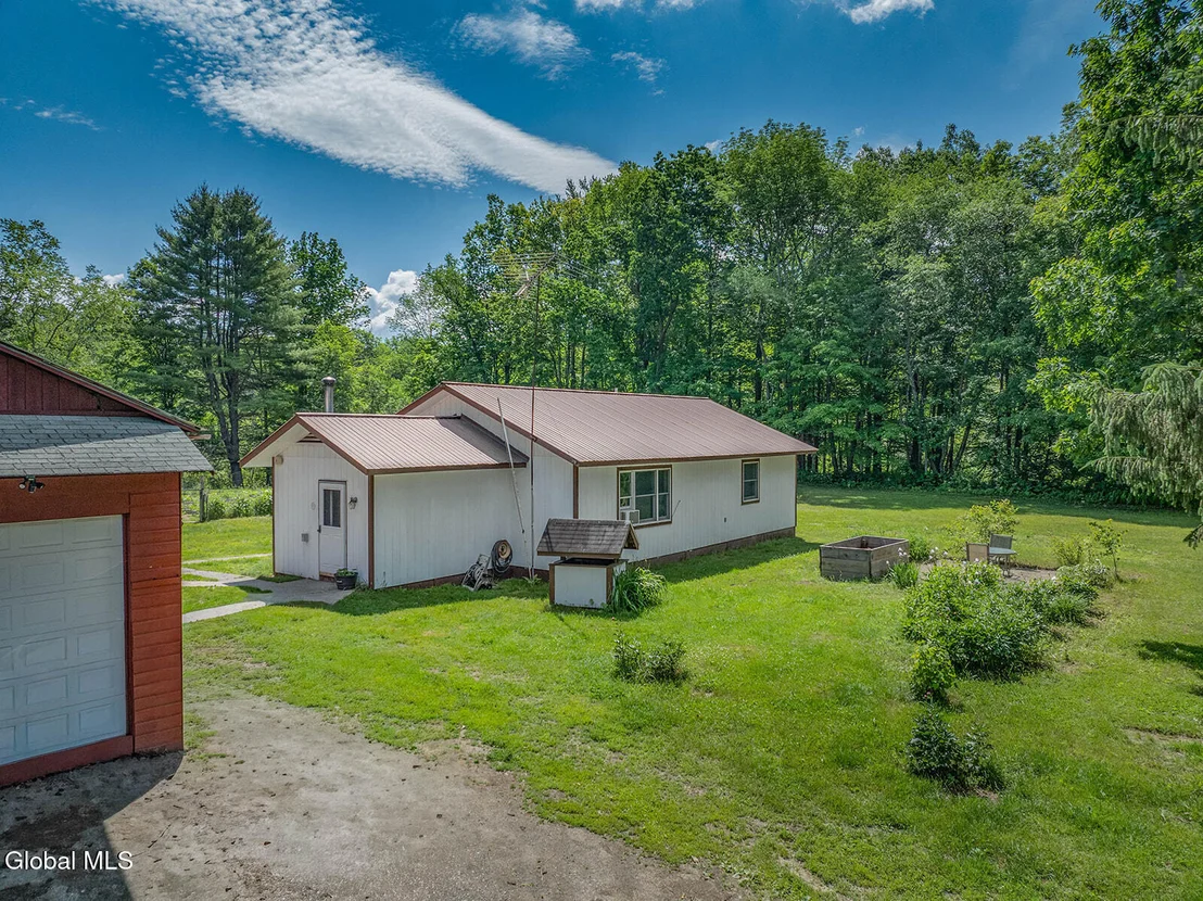 Photo of 972 Turnpike Road