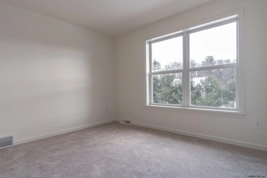 Photo of 33 PINE HOLLOW Drive