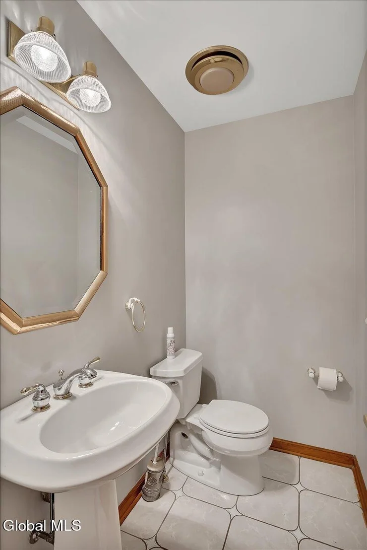 Photo of 1306 Putnam Road