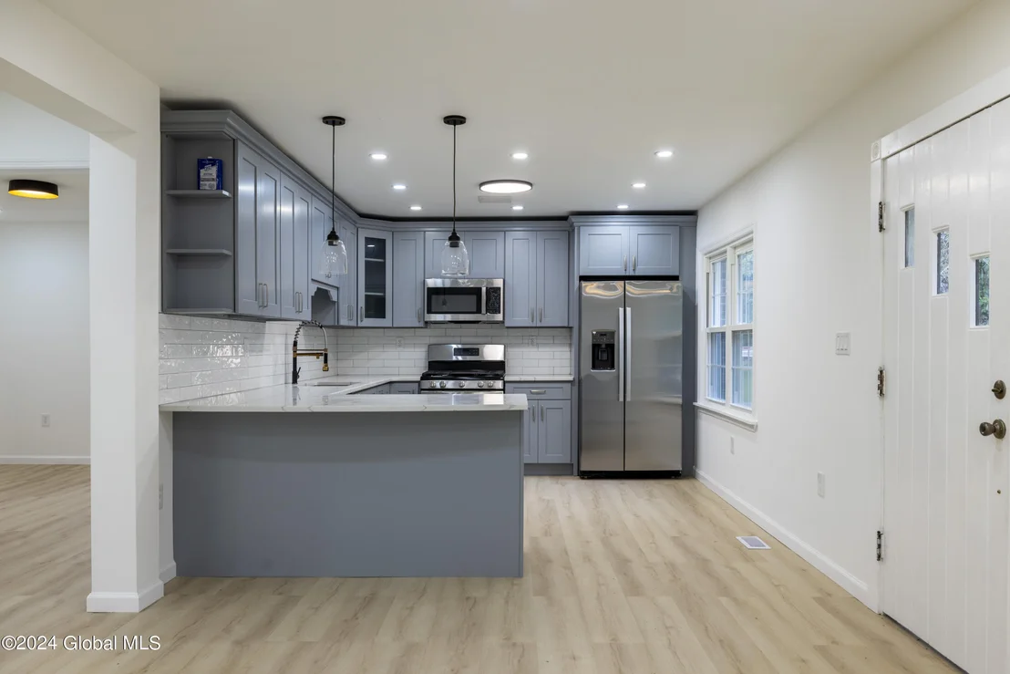 Photo of 1025 Peter Road