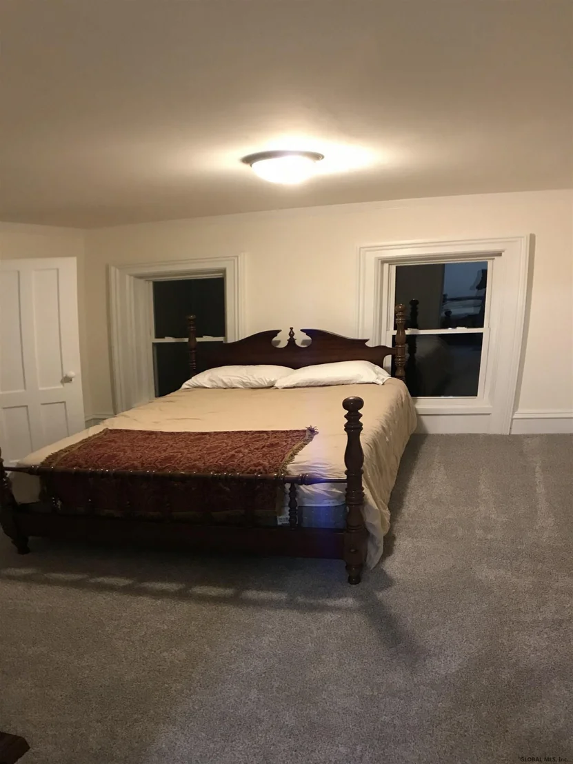 Photo of 1237 W RIVER Road