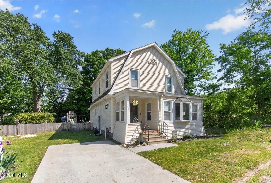 Photo of 1932 Tower Avenue
